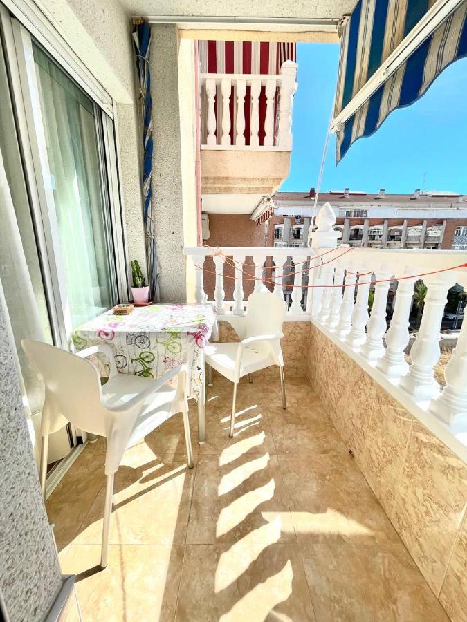 El Terremoto Apartment Torrevieja Eksteriør bilde
